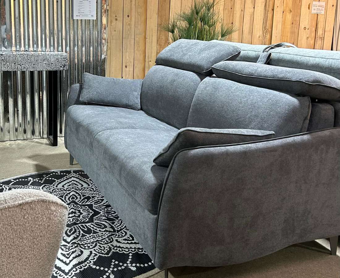 Convertible Jazz Canapé JAZZ convertible un bijou avec ses lignes moderne chic. Il vous assurera un couchage d'appoint ou régulier de qualité pour de nombreuses années.