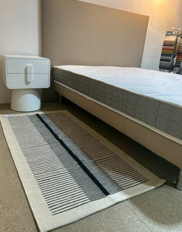 Le Tapis 7 COTON LIGNÉ aux tons neutre, et tranquille habillera votre intérieur.