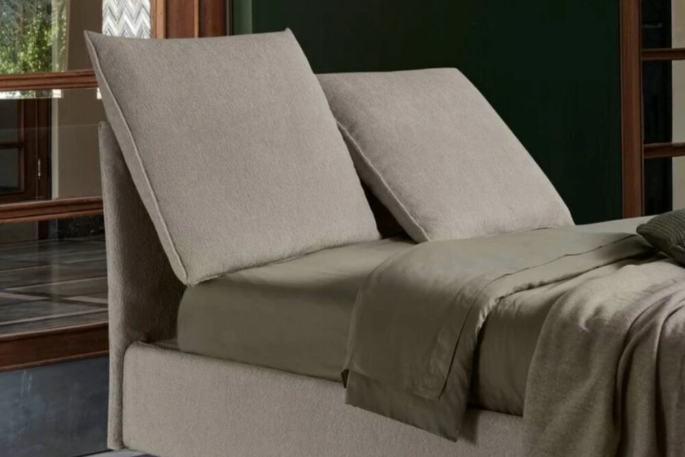 lit coffre dossier trés confortable
